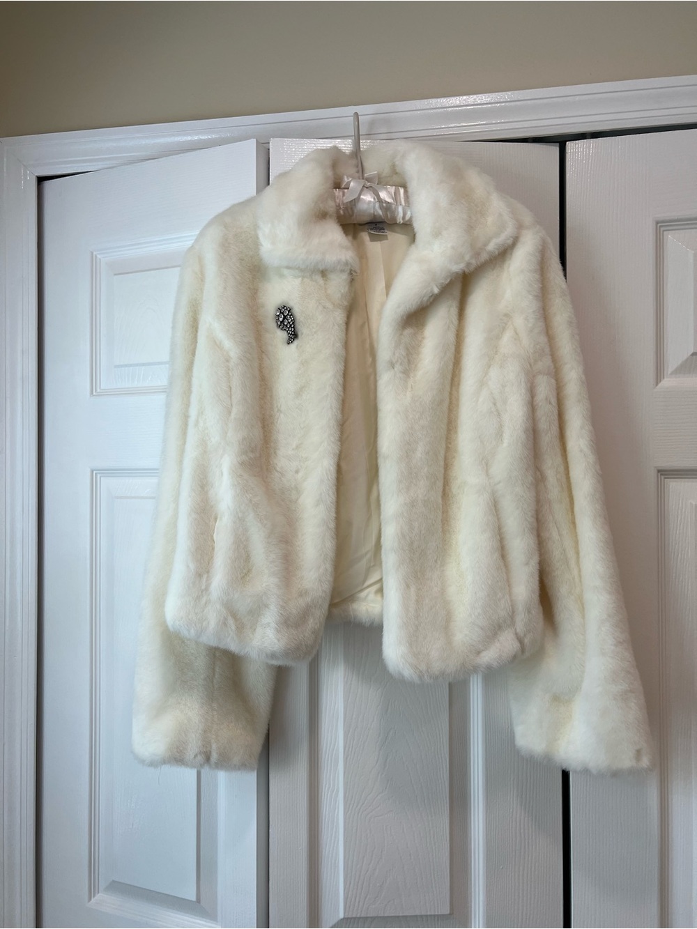 Plush Ivory Faux Fur Jacket for Women